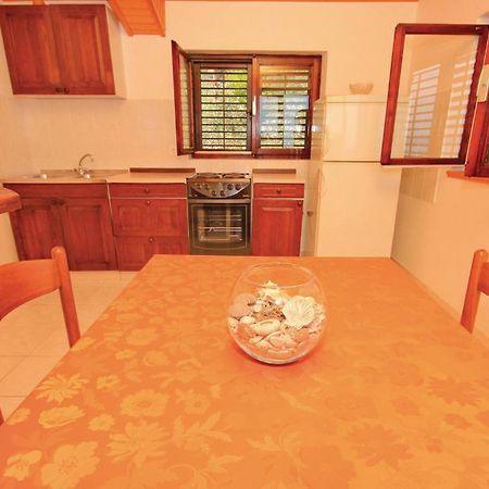 Gorgeous Apartment In Prigradica With Kitchen المظهر الخارجي الصورة