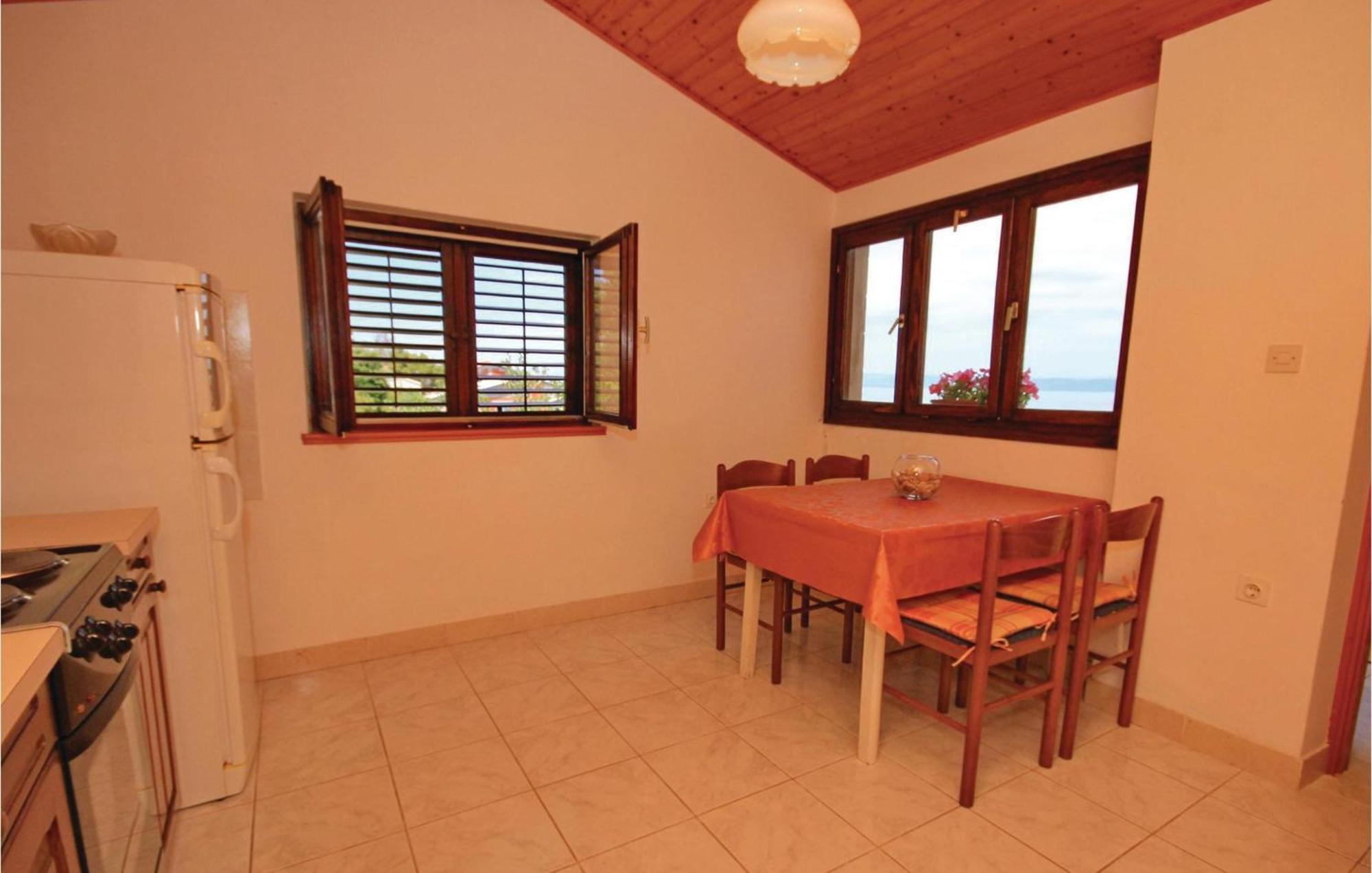Gorgeous Apartment In Prigradica With Kitchen المظهر الخارجي الصورة