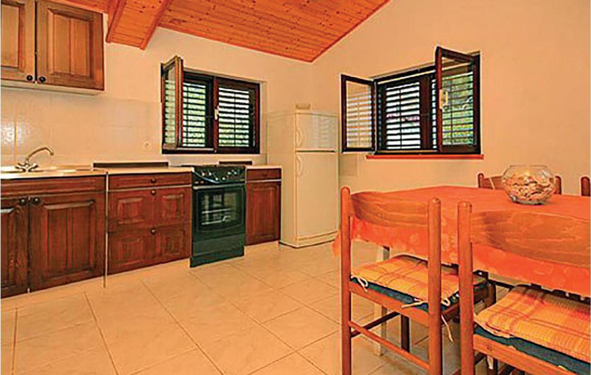 Gorgeous Apartment In Prigradica With Kitchen المظهر الخارجي الصورة