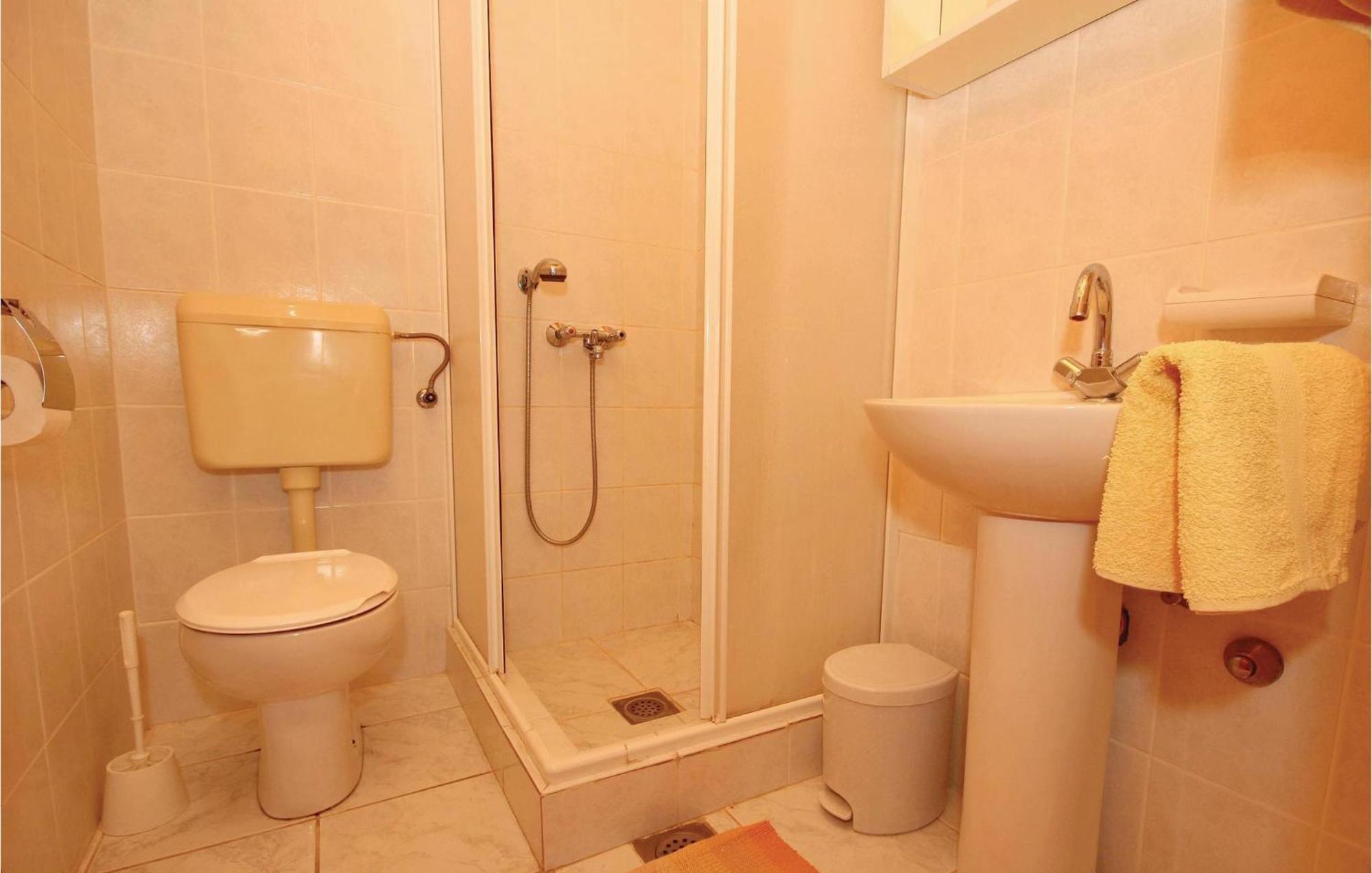 Gorgeous Apartment In Prigradica With Kitchen المظهر الخارجي الصورة